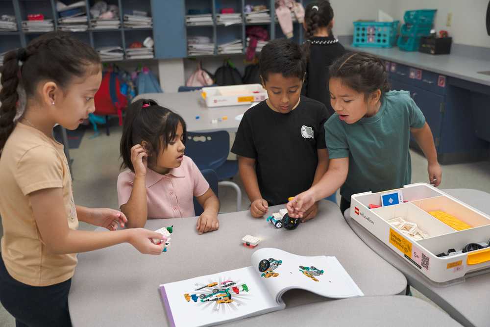 LEGO Education Computer Science & AI rinkinys: 1–3 klasėms