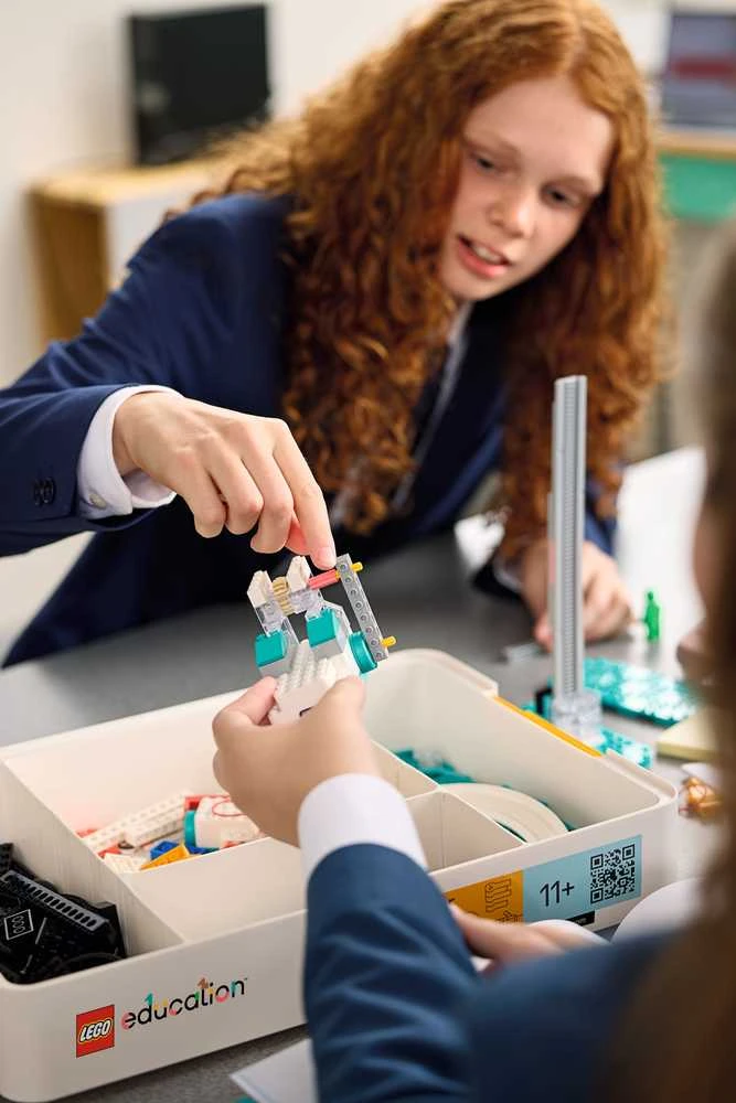 LEGO Education kompiuterių mokslo ir dirbtinio intelekto rinkinys: 7–9 klasės