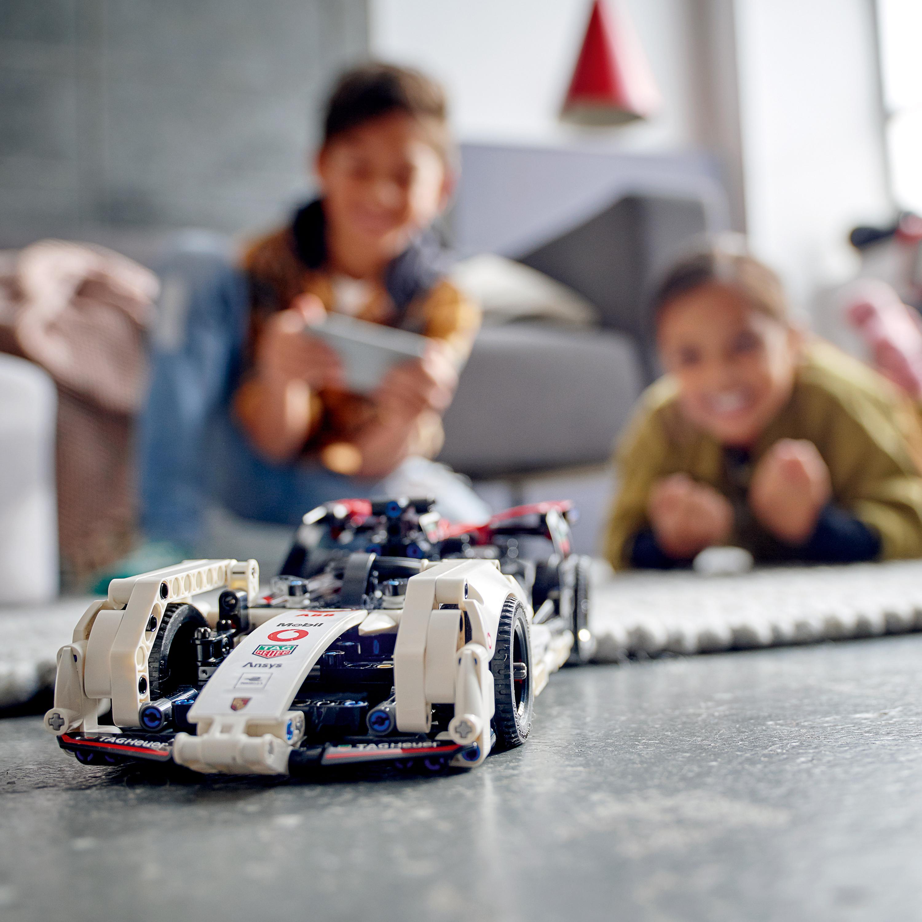 LEGO® Technic Formula E® Porsche 99X Electric (42137)