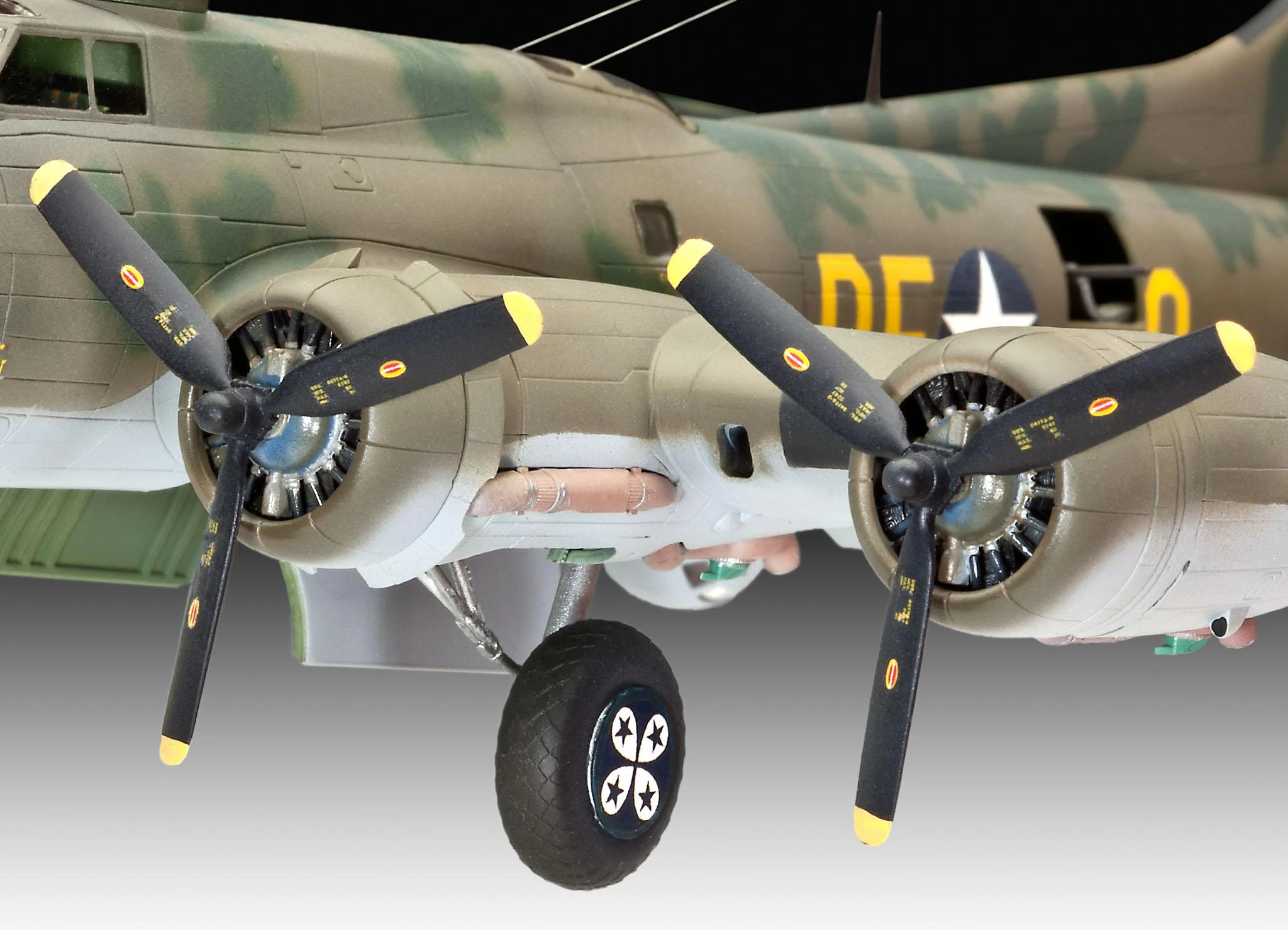 Revell – B-17F „Memphis Belle“, 1/72, 04279