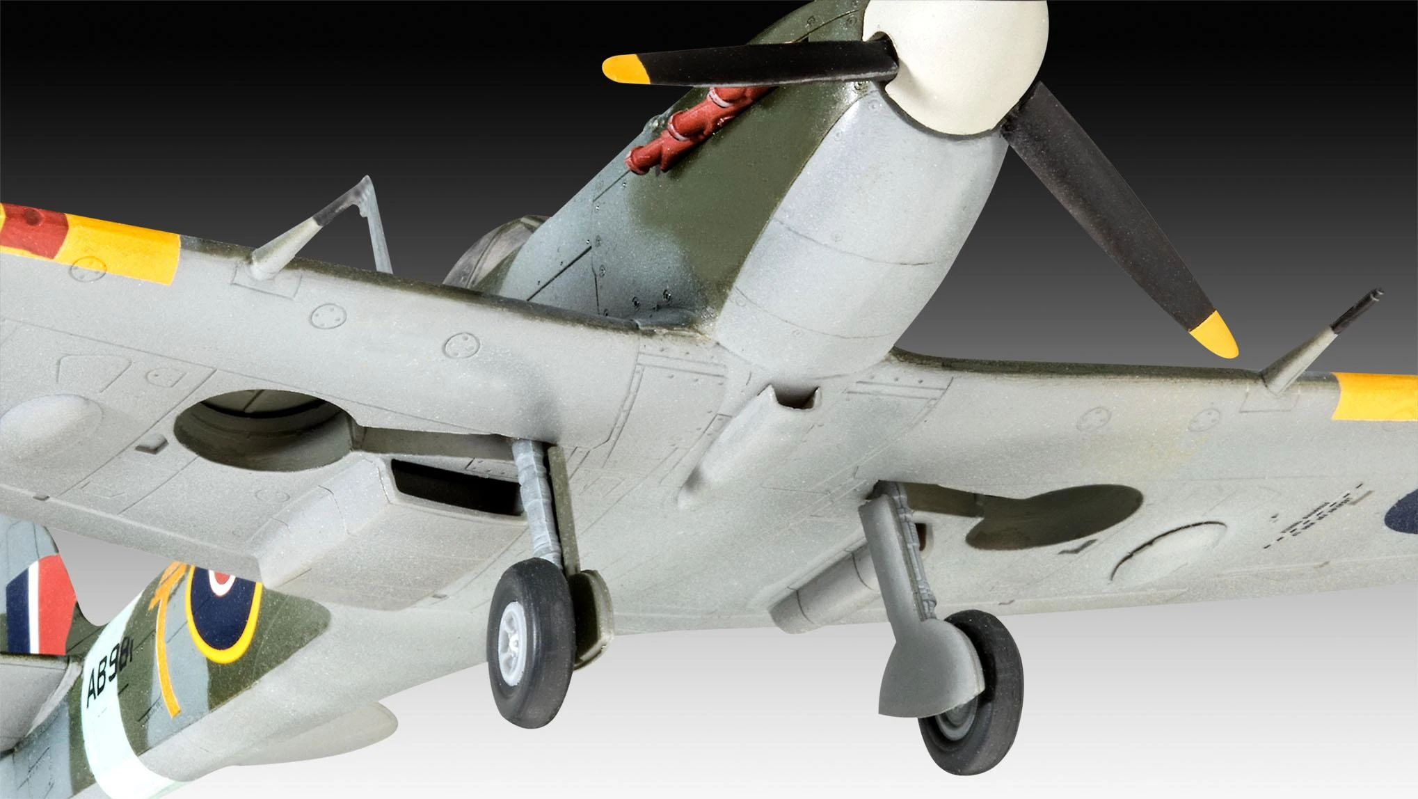 Revell kovinis rinkinys: Messerschmitt Bf 109G-10 & Spitfire Mk.V 1/72 (03710)