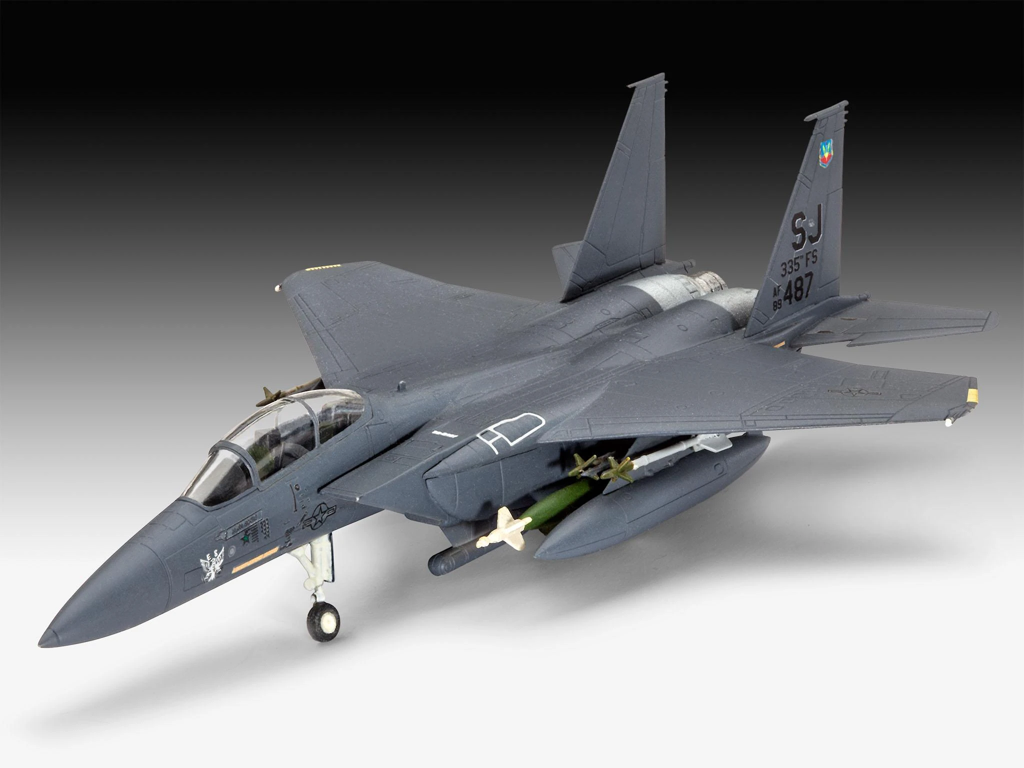 Revell F-15E Strike Eagle 1/144 dovanų rinkinys su bombomis (63972)