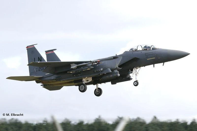 Revell F-15E Strike Eagle 1/144 dovanų rinkinys su bombomis (63972)