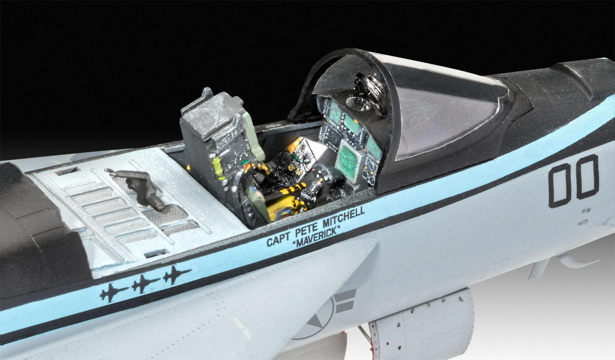 Klijavimo modelis Revell Maverick's F/A-18E, baltas