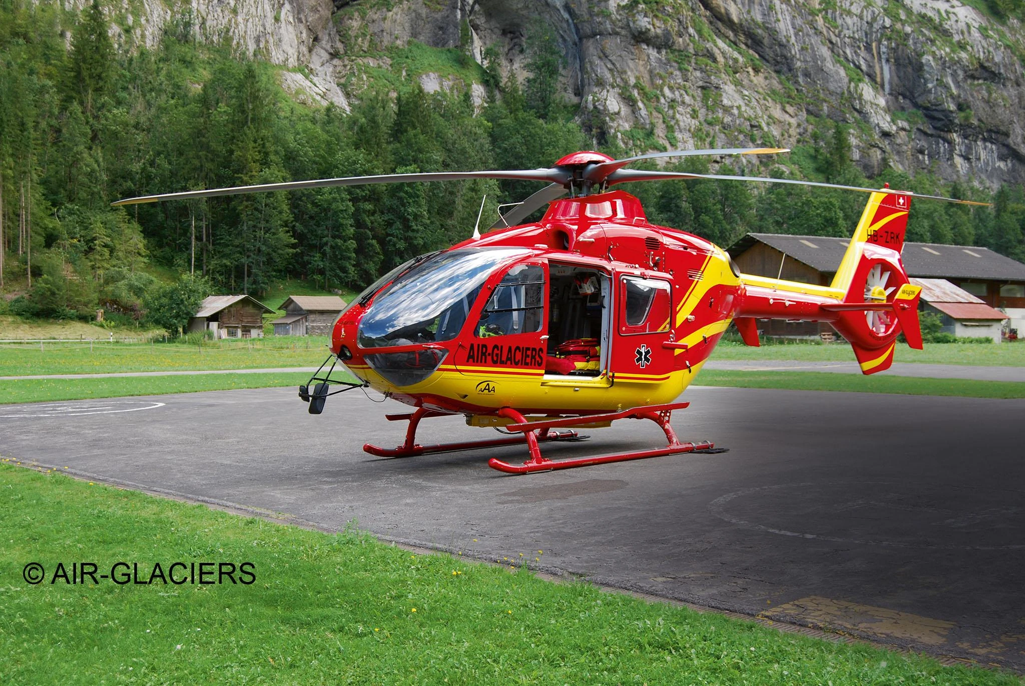 Revell plastikinis modelis Airbus Helicopters EC135 AIR-GLACIERS 1:72