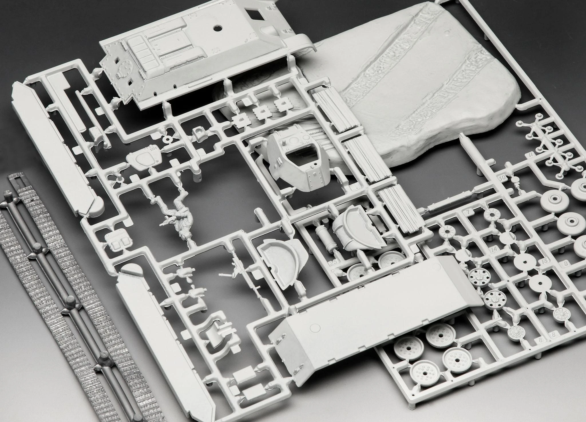 Revell T-34/76 Modell 1940 - PLASTIKINIS modeliavimo rinkinys