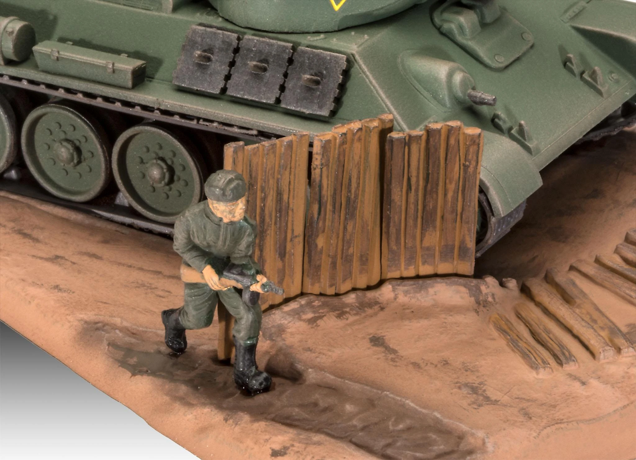 Revell T-34/76 Modell 1940 - PLASTIKINIS modeliavimo rinkinys