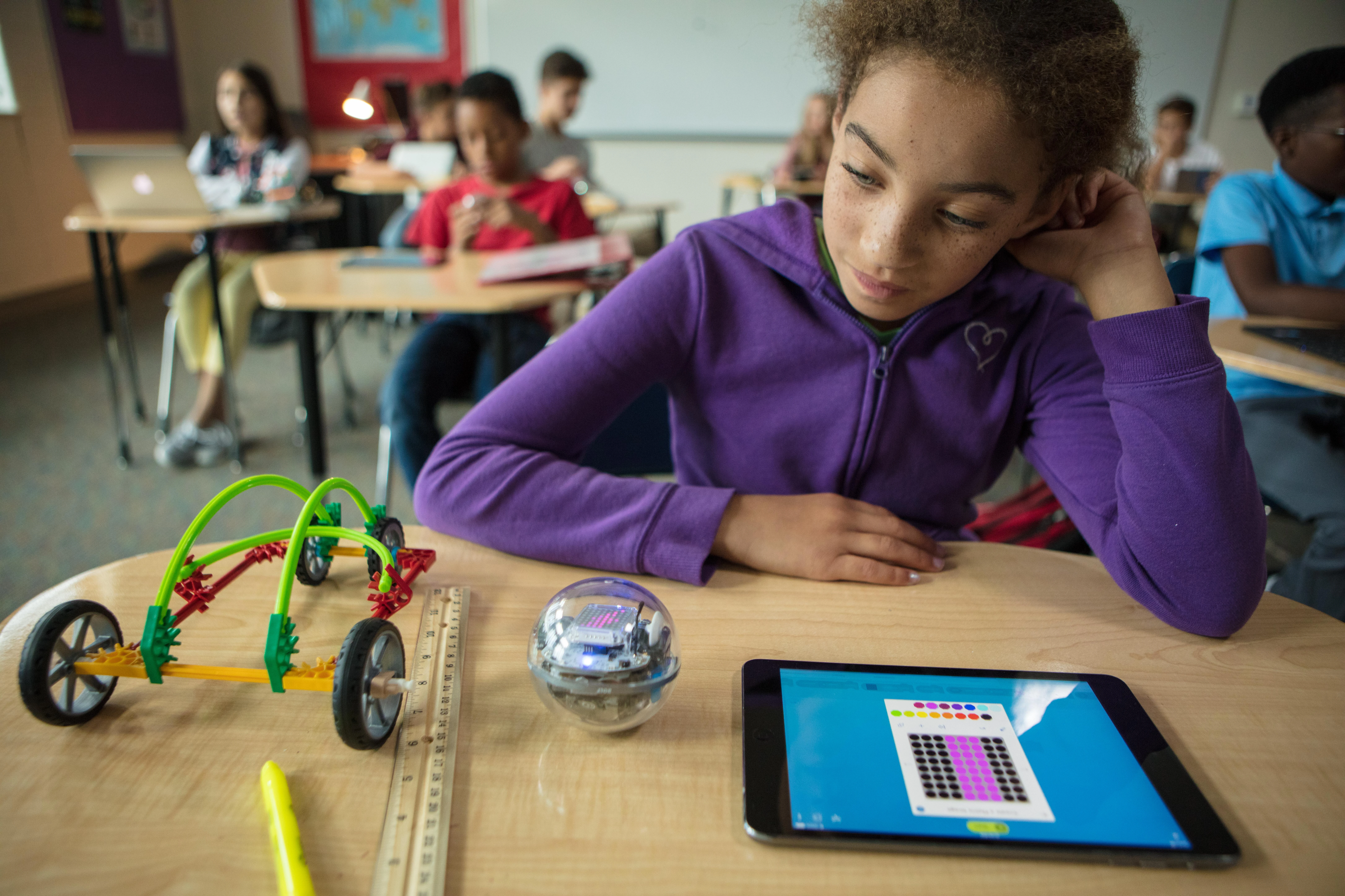 Sphero Smart žaislas Bolt Wi-Fi, Bluetooth, Sphero Bolt - išmanus žaislas išmokti koduoti žaidžiant., iOS ir Android, Baterijos garantija 6 mėn.