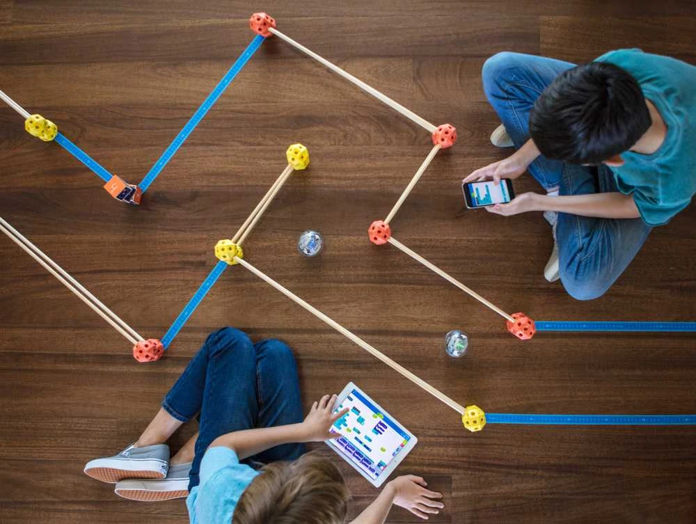 Sphero Smart žaislas Bolt Wi-Fi, Bluetooth, Sphero Bolt - išmanus žaislas išmokti koduoti žaidžiant., iOS ir Android, Baterijos garantija 6 mėn.