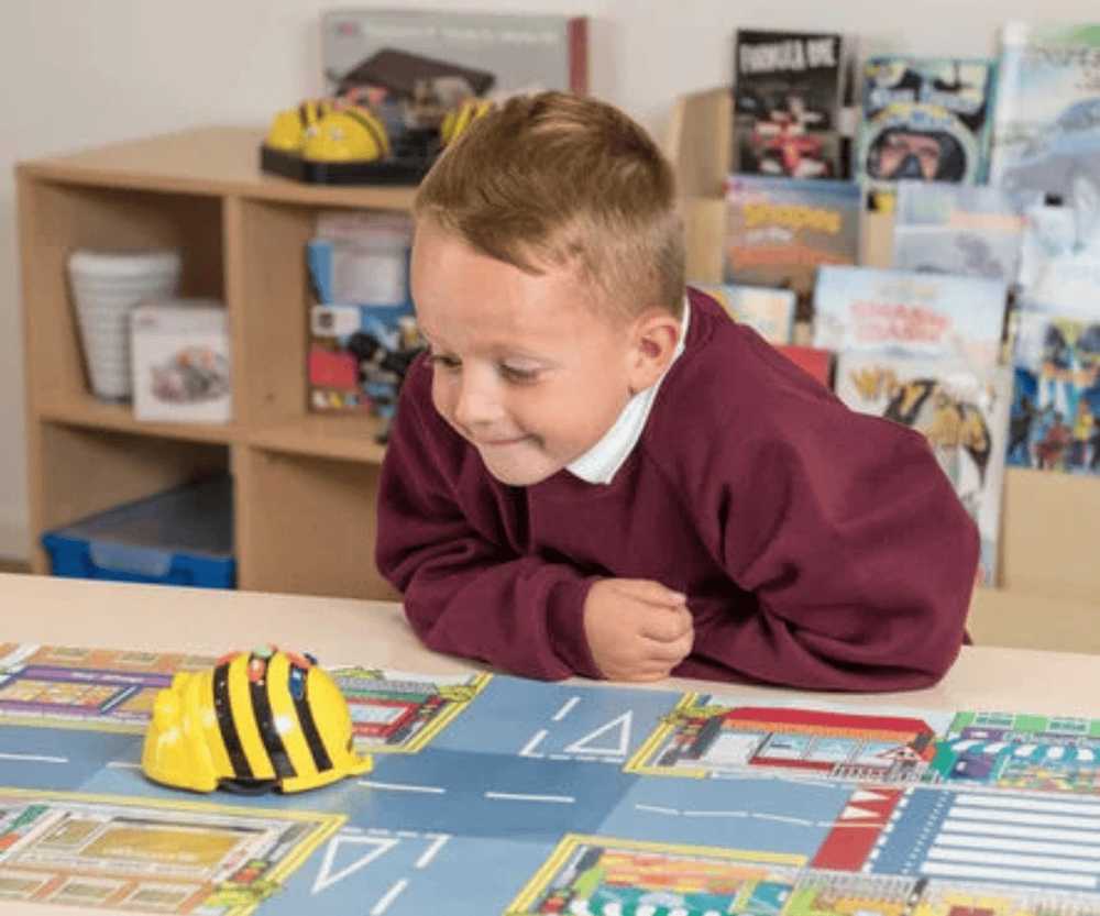 TTS Bee-Bot kilimėlis judrioje gatvėje