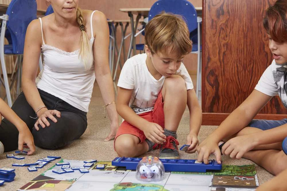 TTS Mėlyna-Bot programuojamas grindų robotas