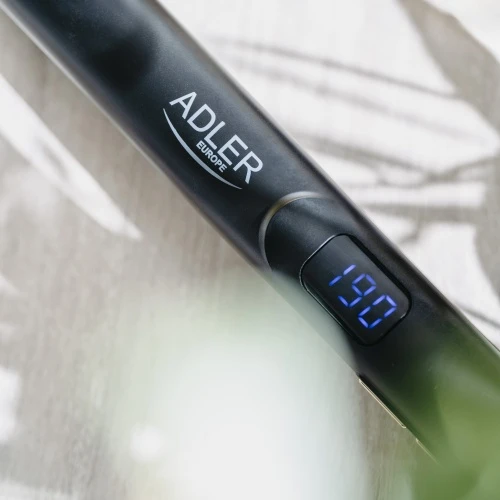 Adler AD 2330 juodos plaukų tiesinimo žnyplės, keramikinės, 5 temperatūros 150–230 °C, judančios plokštelės 25 x 110 mm, LED ekranas, automatinis išsijungimas, sukamas laidas