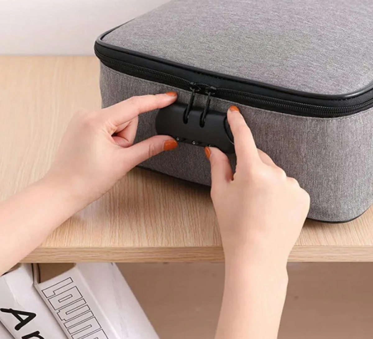 Dokumentų dėklas su kodine spyna TR12C, 37x27x10,5 cm, pilkas