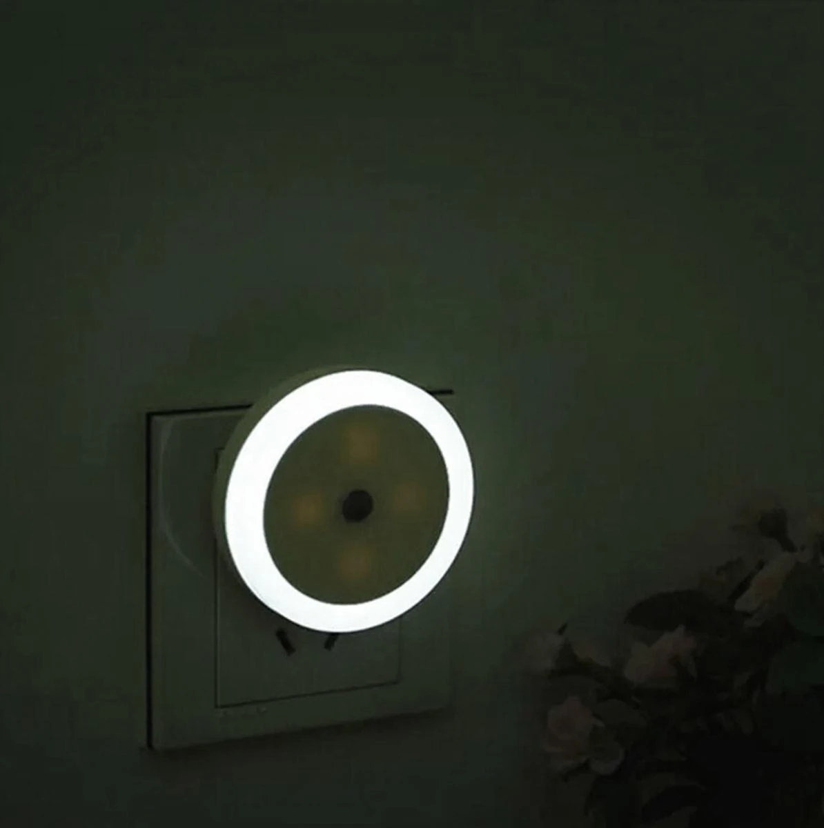 Zd104 Blow LED naktinė lempa su prieblandos jutikliu