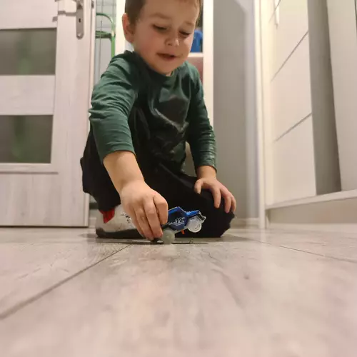 Kruzzel Šviečiantis trasos automobilis