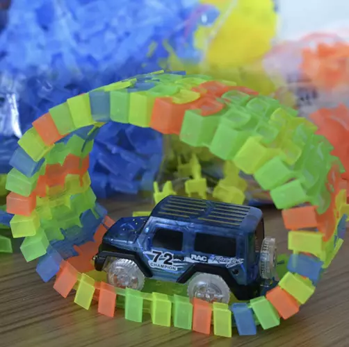Kruzzel Šviečiantis trasos automobilis
