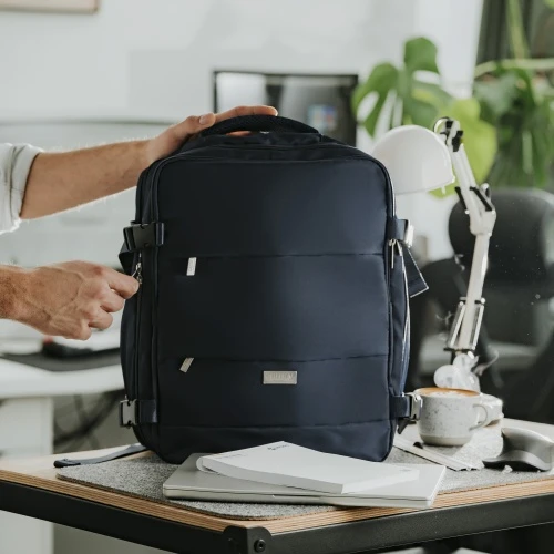 Camry CR 6880 navy mėlynas Kuprinė biznesowo-sportowy on-board free size 40x20x30 cm, 24l, 3 komory, 11 kieszeni, laptop 17