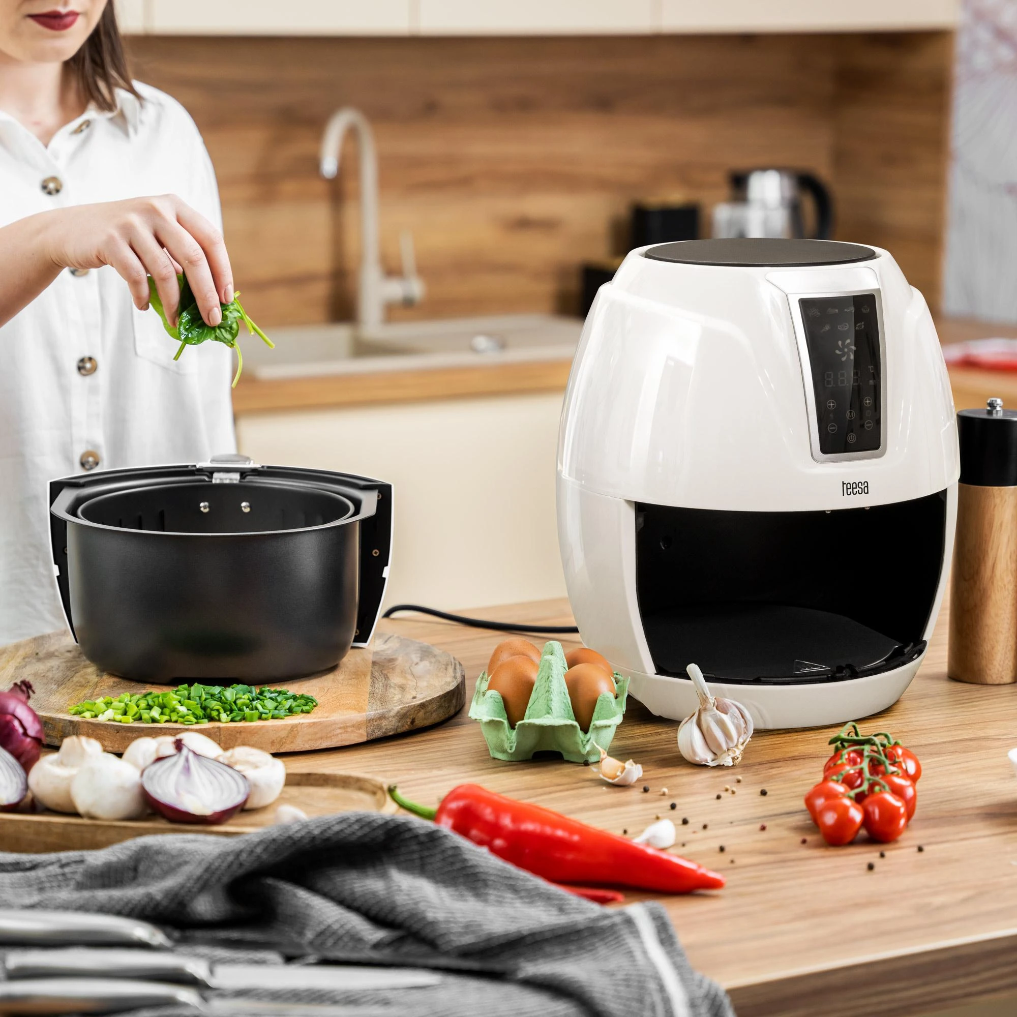 TEESA DIGITAL AIR FRYER 3.2L Baltas oro gruzdintuvė