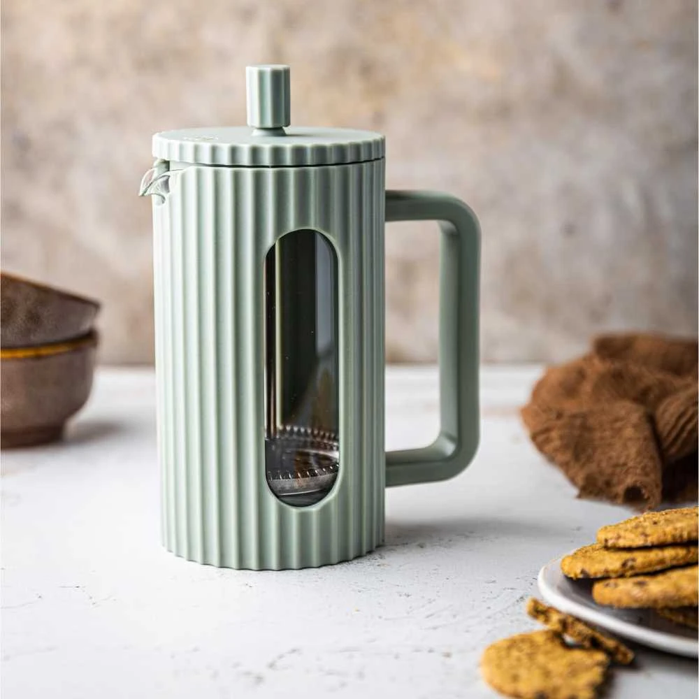 Olyvinis French press kavinukas su vertikaliais grioveliais