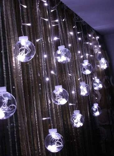Iso Trade Apvalių lempučių girlianda užuolaida 108LED USB - šaltai balta