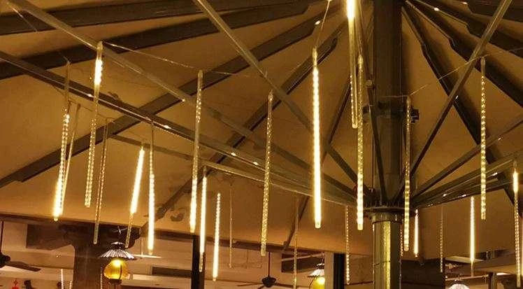 Iso Trade LED lemputės meteorų lietus (šiltai baltos, 8 meteorų lazdelės)
