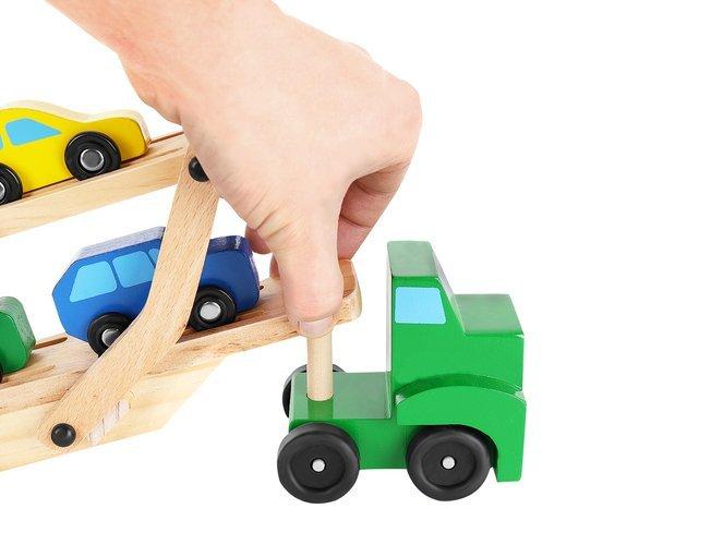 Kruzzel Medinis autovežis su mašinėlėmis