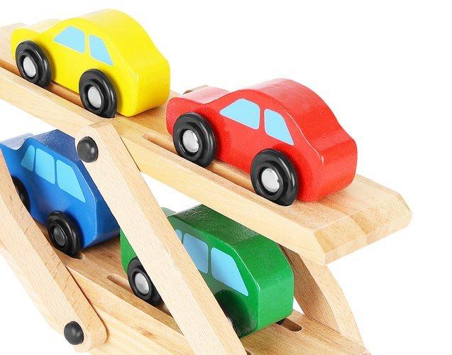Kruzzel Medinis autovežis su mašinėlėmis