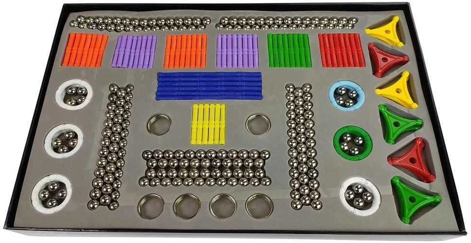 Lean Toys Magnastix magnetinių kaladėlių rinkinys 560 + lenta