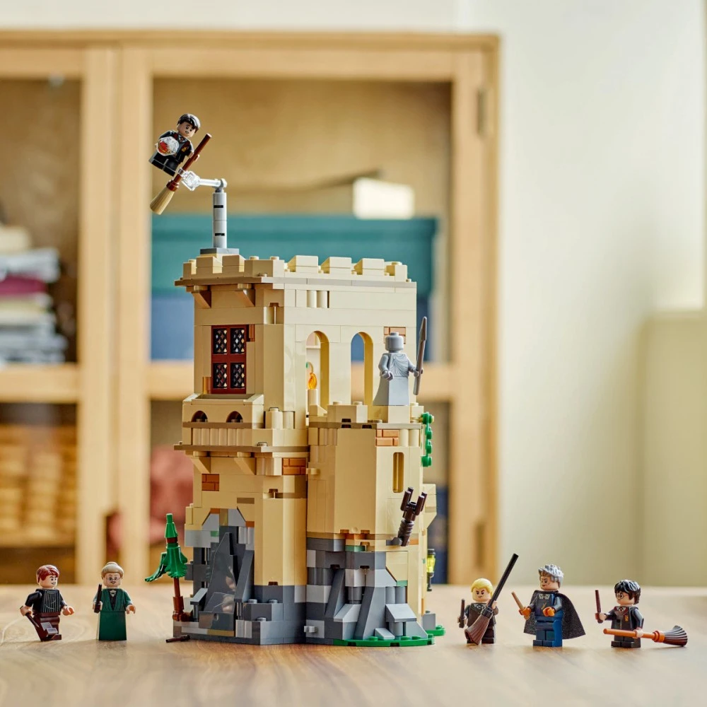 LEGO® Klocki harry potter zamek hogwart: lekcja latania na miotle 76447