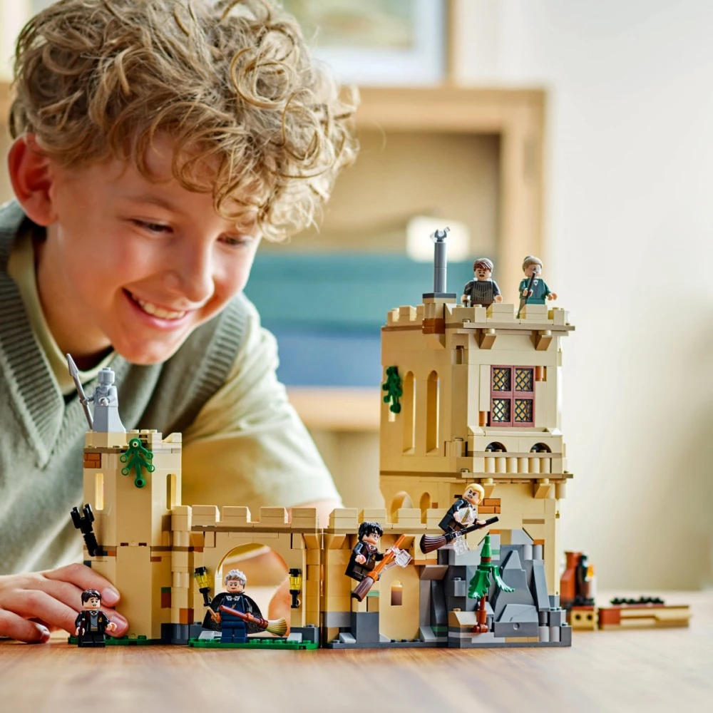 LEGO® Klocki harry potter zamek hogwart: lekcja latania na miotle 76447
