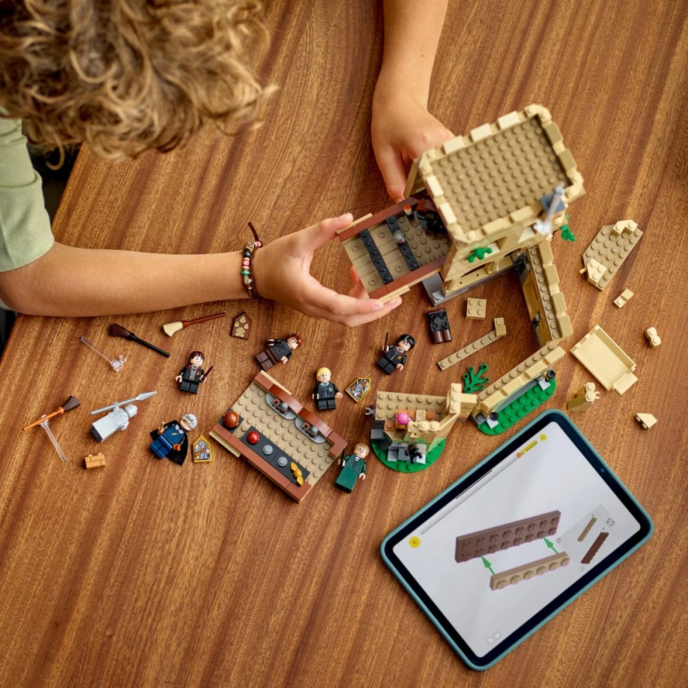 LEGO® Klocki harry potter zamek hogwart: lekcja latania na miotle 76447