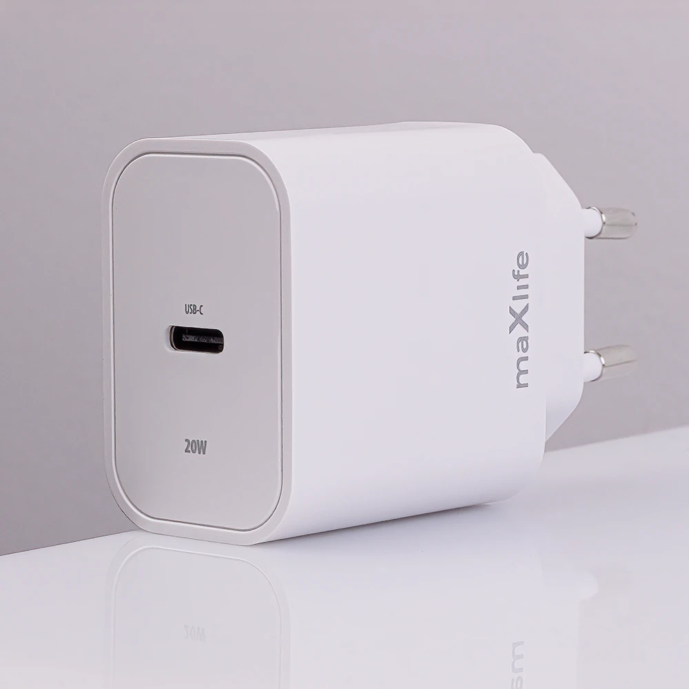 Maxlife MXTC-06-20C PD QC įkroviklis 1x USB-C 20W baltos spalvos + USB-C - Lightning kabelis 20W