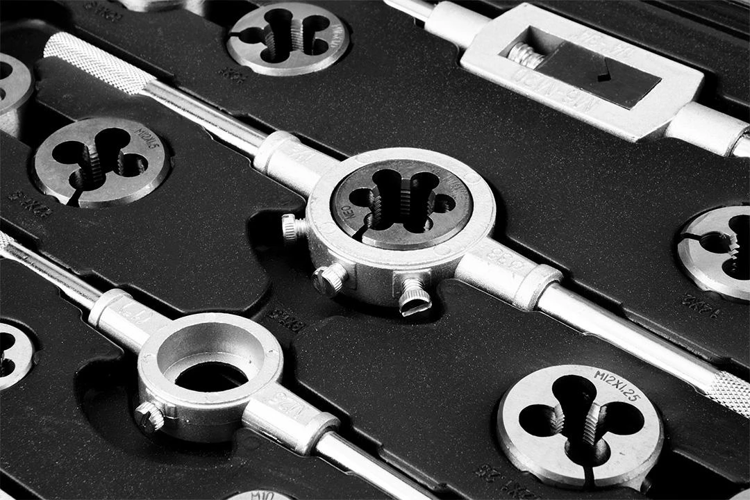 Neo Tools Narzynki Štampo ir sriegikliai 110 prekių