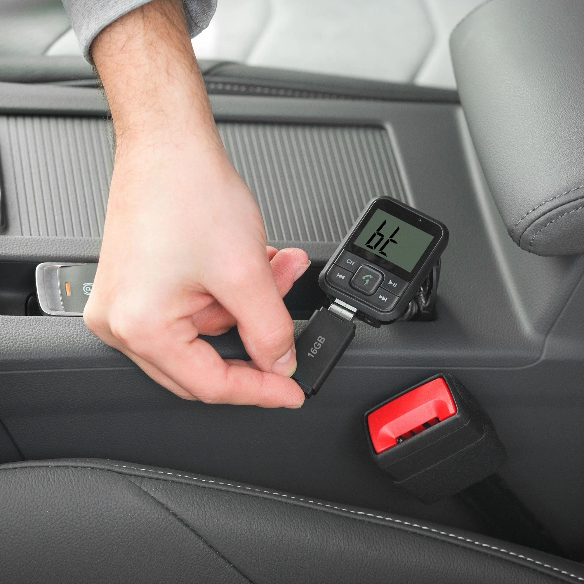Peiying Automobilinis siųstuvas su Bluetooth funkcija ir USB lizdu
