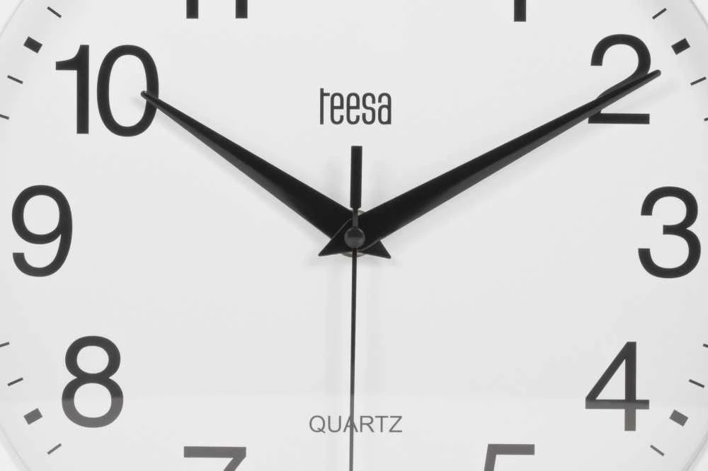Kruger & Matz Teesa Sieninis laikrodis 25 cm baltas