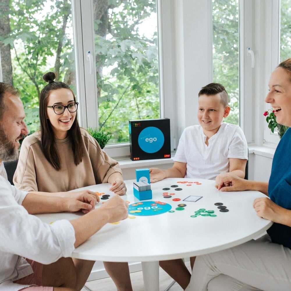 Trefl Stalo žaidimas Ego Family šeimai