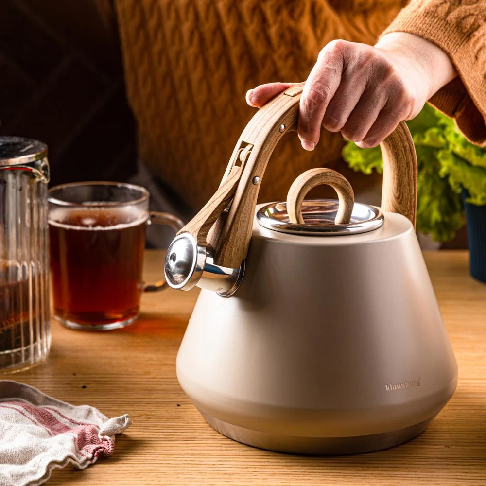 Virdulys plieno su gwizdkiem 2,5 l smėlio spalva, indukcija, klausberg kb-7950