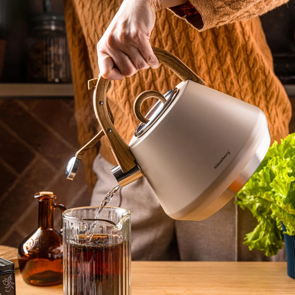 Virdulys plieno su gwizdkiem 2,5 l smėlio spalva, indukcija, klausberg kb-7950