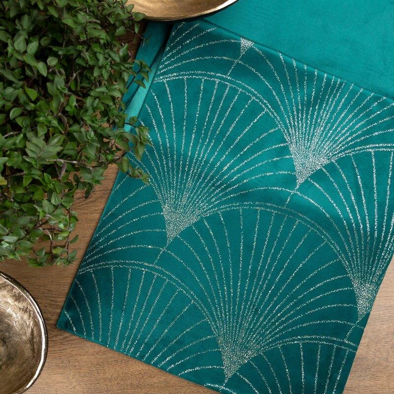 Eurofirany BLINK / 14 Aksominis stalo takelis su su dideliu art deco stiliaus vėduoklės raštu, 35X180 cm, spalva: tamsi turkio