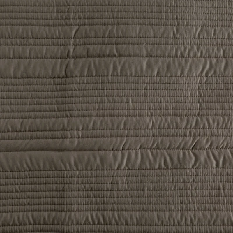 Eurofirany Tamsiai smėlio spalvos dygsniuota dekoratyvinė lovatiesė, 220x240 cm, poliesteris, dvigulėms lovoms, miegamojo dekoras, namų tekstilė Lovatiesė