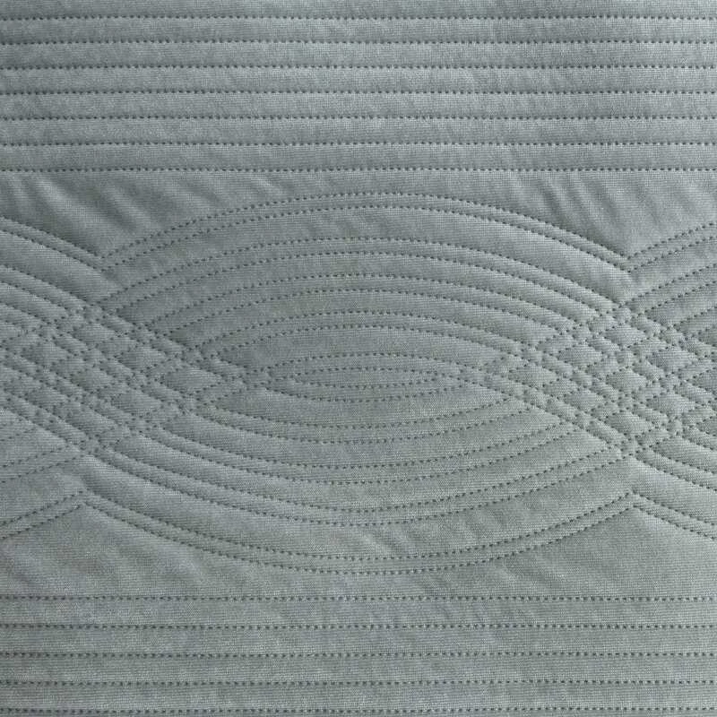 Eurofirany Aksominis geometrinis užtiesalas dvigulėms lovoms, 220x240 cm, dekoratyvinė lovatiesė, sidabrinio rašto lovos uždangalas, minkštas pledas Lovatiesė