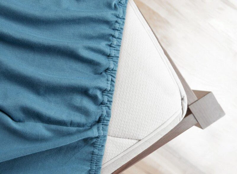 Eurofirany DESIGN 91 Medvilninė paklodė su guma JERSEY, 140X200+30CM, 125 g/m2 , spalva: tamsiai mėlyna