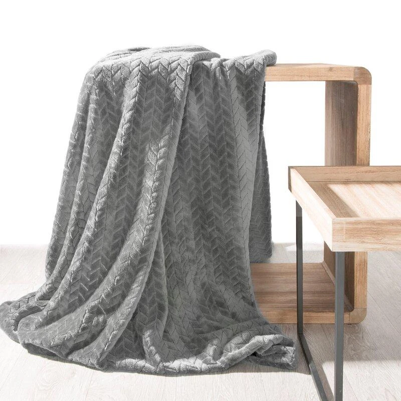 Eurofirany DESIGN 91 CINDY Minkštas ir švelnus pledas su įspaustu raštu, 170X210 cm, spalva: plieno