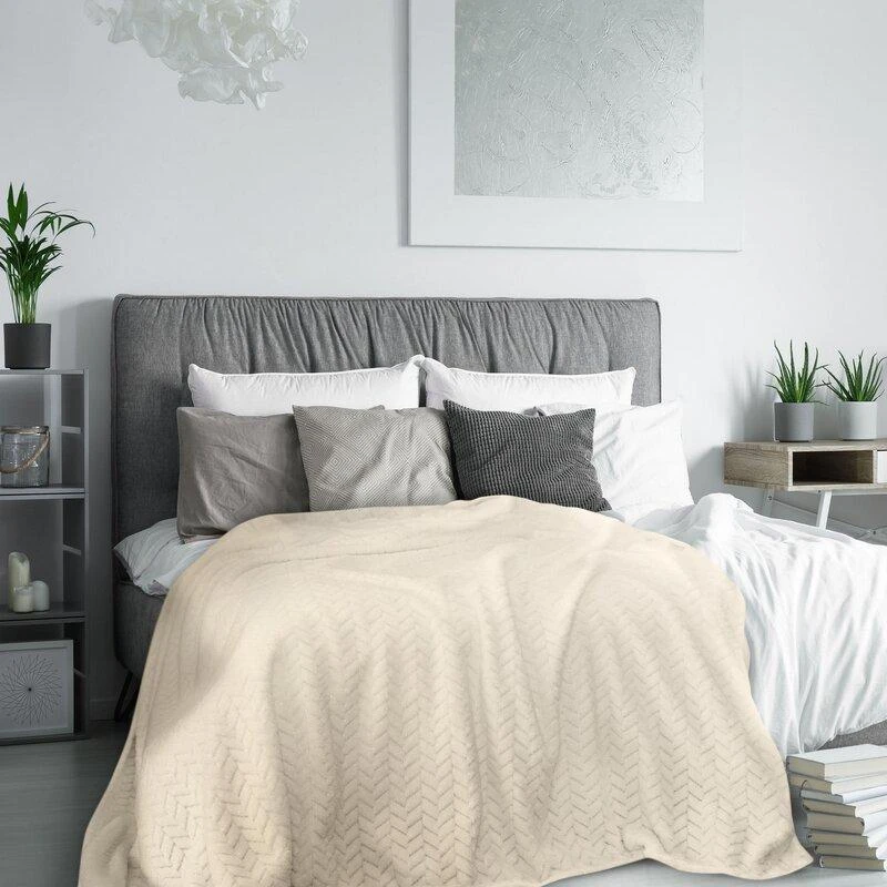 Eurofirany DESIGN 91 Minkštas ir švelnus pledas CINDY su įspaustu raštu, 220X200 cm, spalva: smėlio