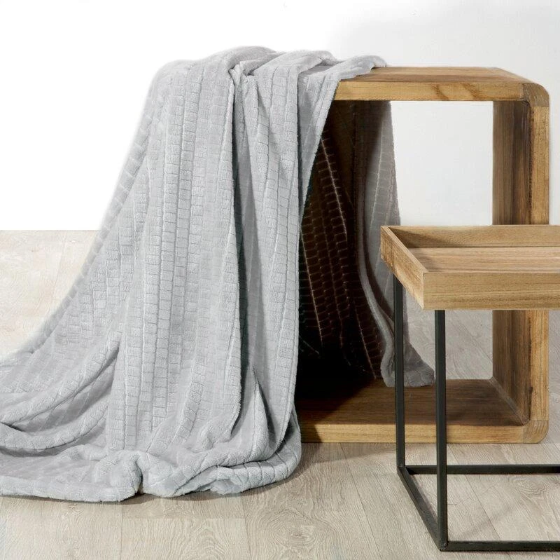 Eurofirany DESIGN 91 CINDY2 Minkštas ir švelnus pledas su įspaustu kubelių raštu, 200X220 cm, spalva: pelenų