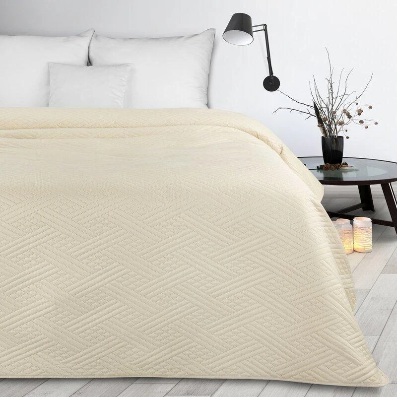 Eurofirany DESIGN 91 BONI / 4 Lovatiesė su geometriniu raštu, išgautu karšto spaudimo technika (hot press), 200X220 cm, spalva: kreminė
