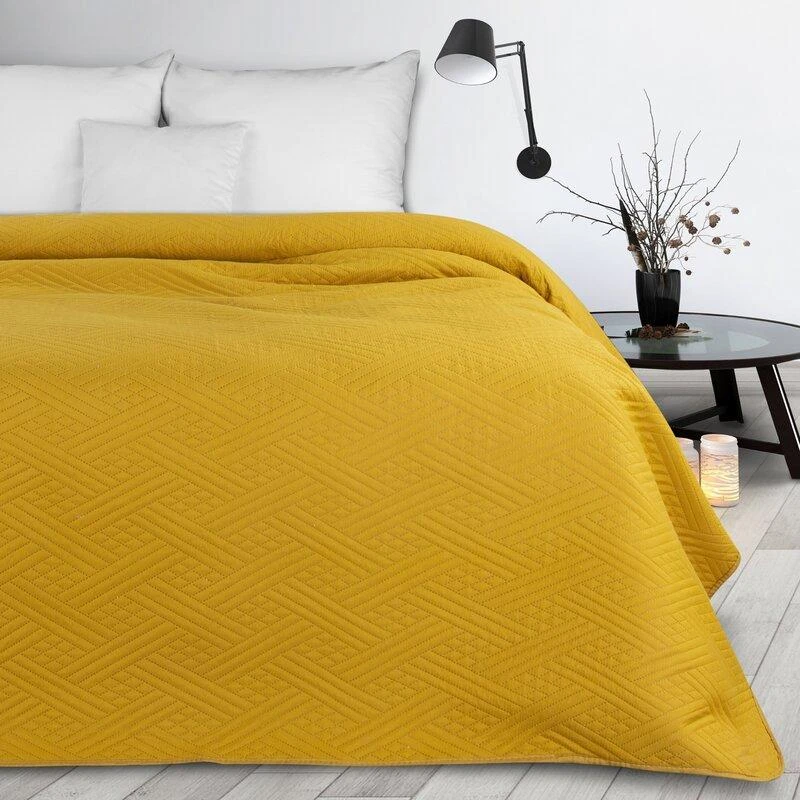 Eurofirany DESIGN 91 BONI / 4 Lovatiesė su geometriniu raštu, išgautu karšto spaudimo technika (hot press), 170X210 cm, spalva: garstyčių