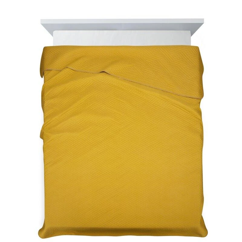 Eurofirany DESIGN 91 BONI / 4 Lovatiesė su geometriniu raštu, išgautu karšto spaudimo technika (hot press), 170X210 cm, spalva: garstyčių