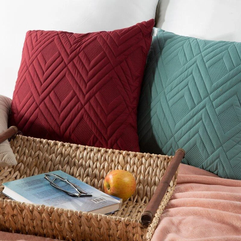 Eurofirany DESIGN 91 ALARA / 1 Pagalvės užvalkalas su geometriniu raštu, dygsniuotu karšto spaudimo būdu, 40X40  cm, spalva: tamsi žalia
