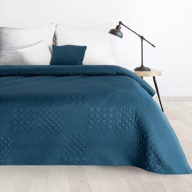 Eurofirany DESIGN 91 BONI / 5 Lovatiesė su karšto spaudimo technika įspaustu skiautinių motyvu, 170X210 cm, spalva: mėlyna Lovatiesė